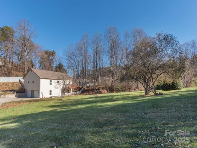 16 Southwood Drive, Weaverville, NC 28787