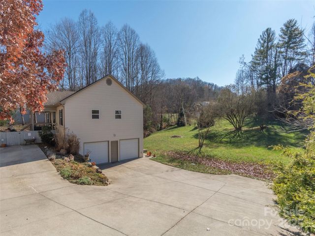 16 Southwood Drive, Weaverville, NC 28787