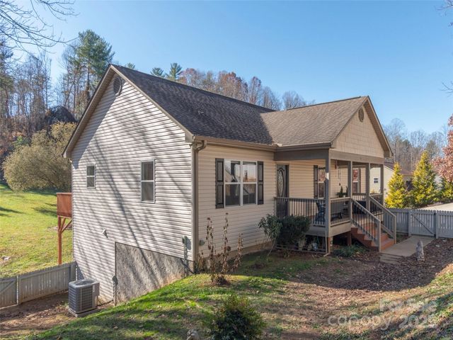 16 Southwood Drive, Weaverville, NC 28787
