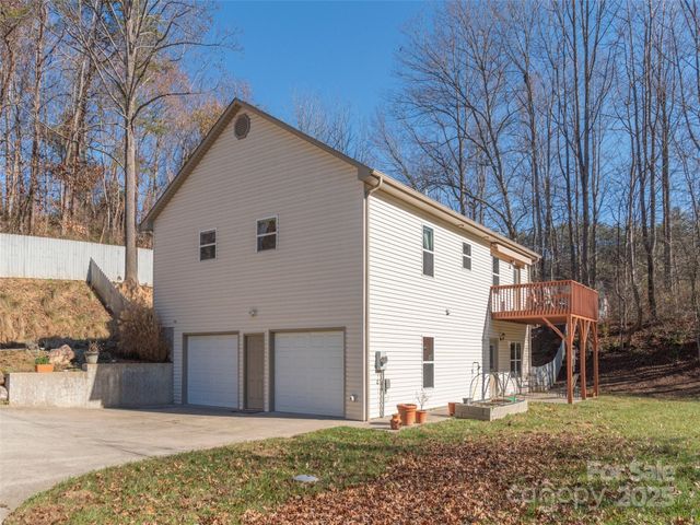 16 Southwood Drive, Weaverville, NC 28787