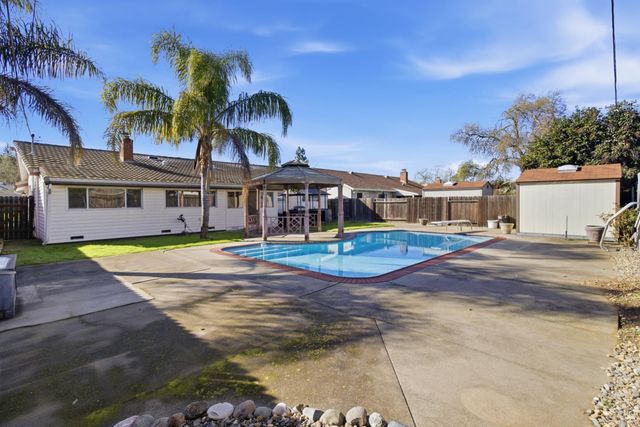 5831 Verde Cruz Way, Sacramento, CA 95841