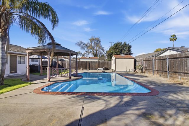 5831 Verde Cruz Way, Sacramento, CA 95841