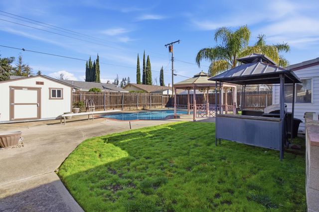 5831 Verde Cruz Way, Sacramento, CA 95841