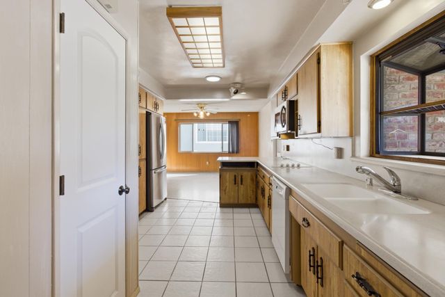 5831 Verde Cruz Way, Sacramento, CA 95841