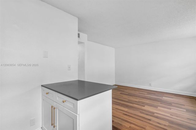 5168 NE 6th Ave 416, Oakland Park, FL 33334