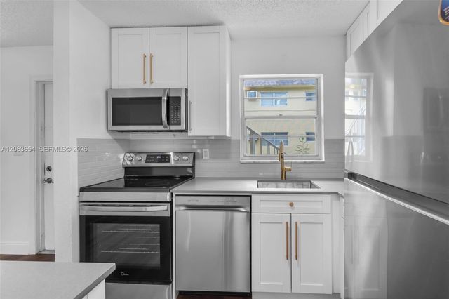 5168 NE 6th Ave 416, Oakland Park, FL 33334