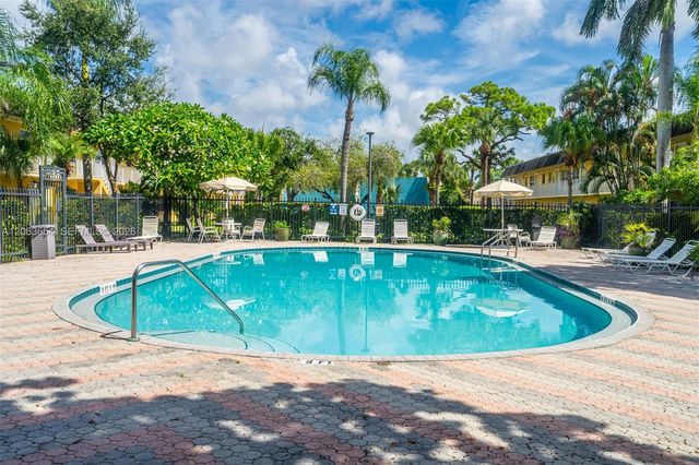 5168 NE 6th Ave 416, Oakland Park, FL 33334