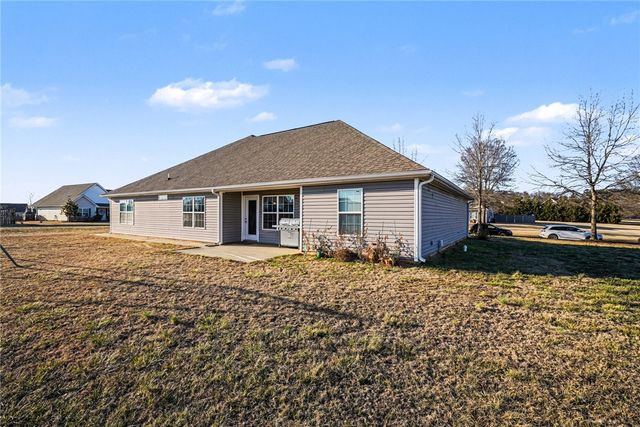 125 Apple Grove Drive, Inman, SC 29349