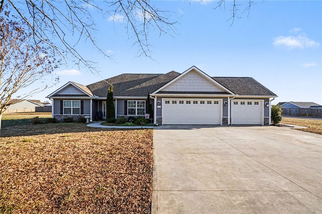 125 Apple Grove Drive, Inman, SC 29349
