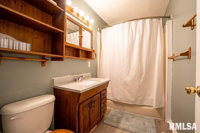 512 N 16TH Street, Herrin, IL 62948