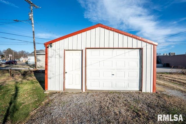 512 N 16TH Street, Herrin, IL 62948