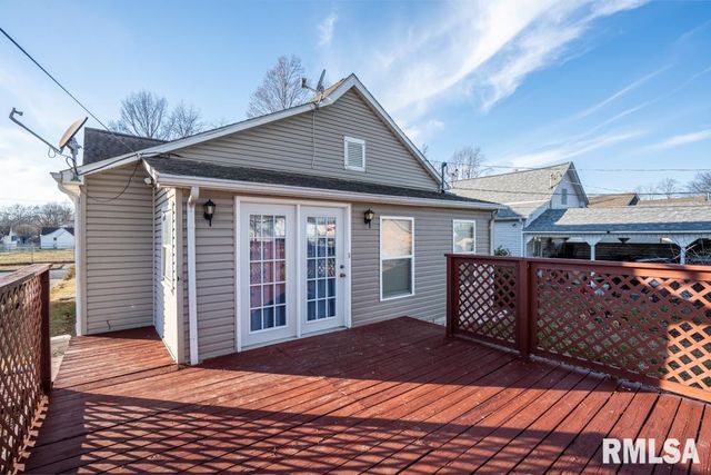 512 N 16TH Street, Herrin, IL 62948