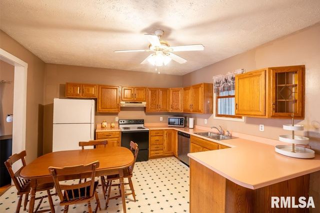 512 N 16TH Street, Herrin, IL 62948