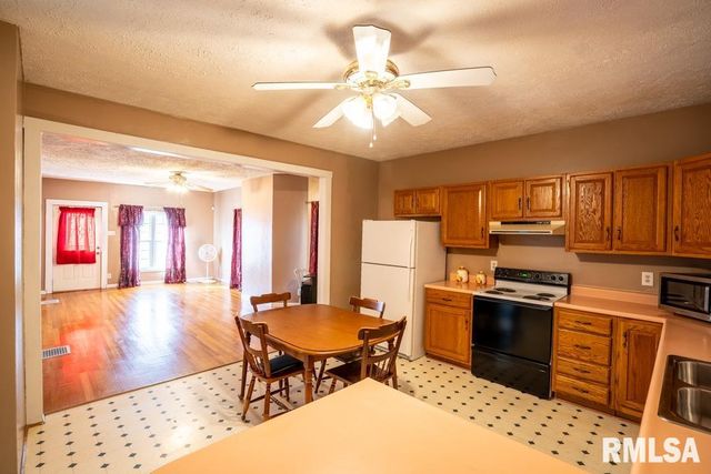 512 N 16TH Street, Herrin, IL 62948