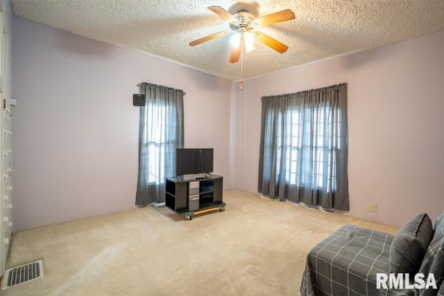 512 N 16TH Street, Herrin, IL 62948