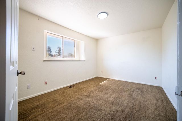 319 Shelduck Ln, Galt, CA 95632