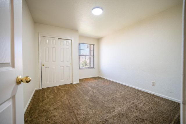 319 Shelduck Ln, Galt, CA 95632