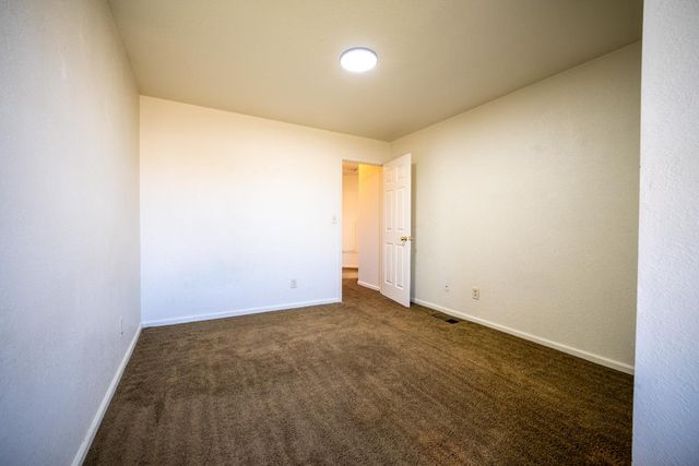 319 Shelduck Ln, Galt, CA 95632