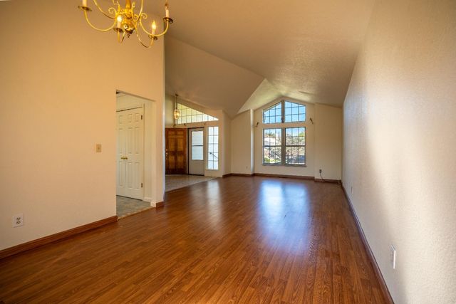 319 Shelduck Ln, Galt, CA 95632