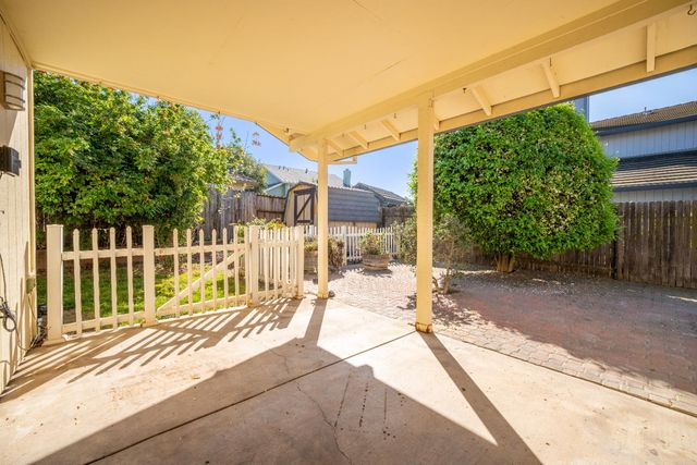 319 Shelduck Ln, Galt, CA 95632