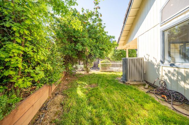 319 Shelduck Ln, Galt, CA 95632