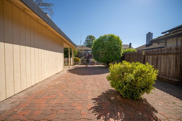 319 Shelduck Ln, Galt, CA 95632