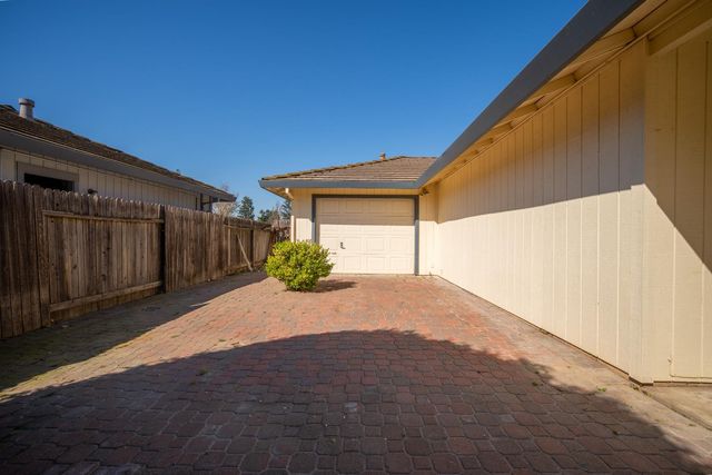 319 Shelduck Ln, Galt, CA 95632
