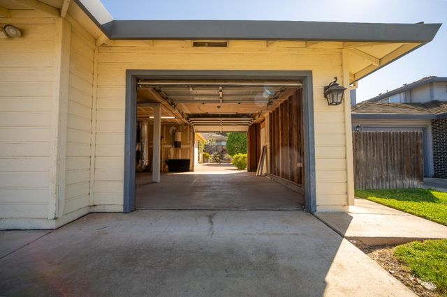 319 Shelduck Ln, Galt, CA 95632