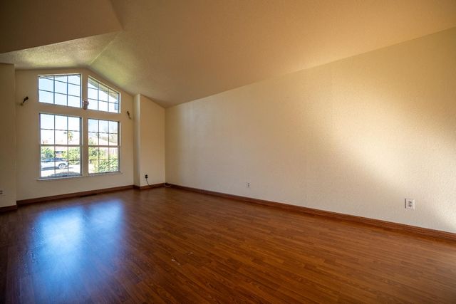 319 Shelduck Ln, Galt, CA 95632