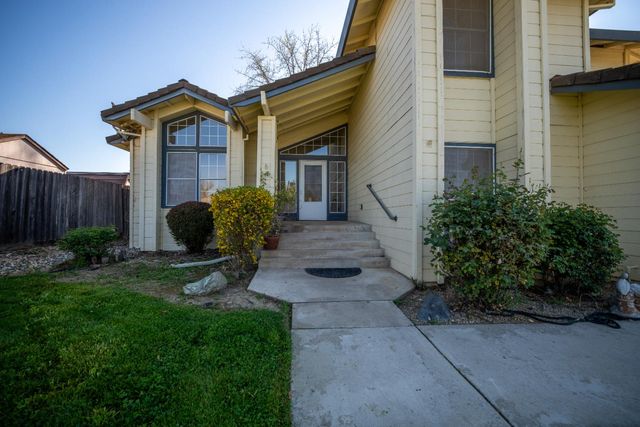 319 Shelduck Ln, Galt, CA 95632