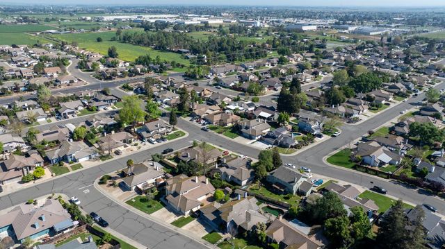 319 Shelduck Ln, Galt, CA 95632