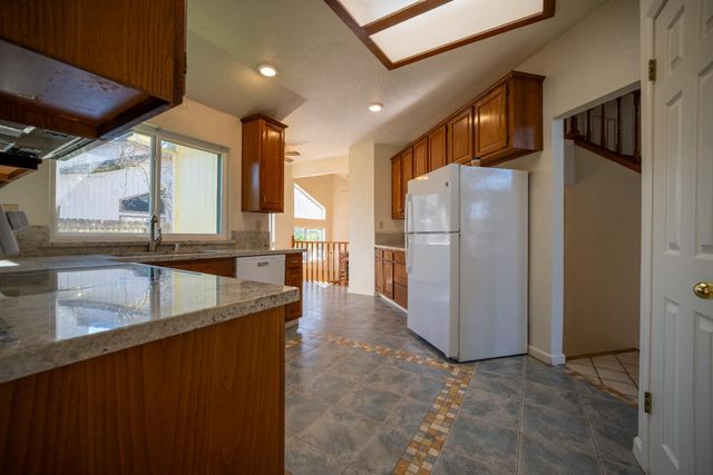 319 Shelduck Ln, Galt, CA 95632