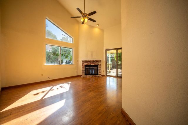 319 Shelduck Ln, Galt, CA 95632