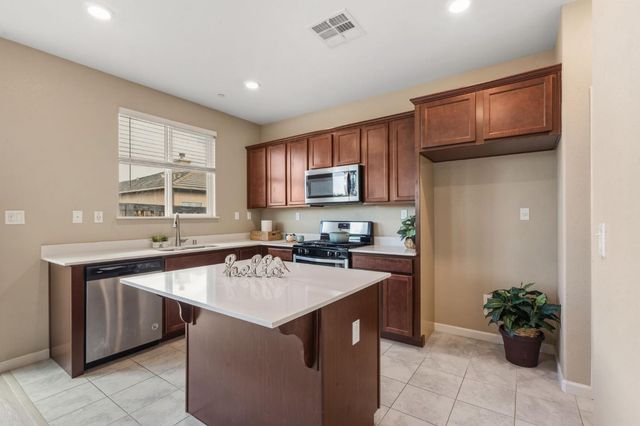 8877 Tethys Ln, Elk Grove, CA 95758