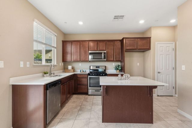 8877 Tethys Ln, Elk Grove, CA 95758