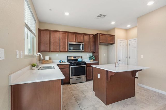 8877 Tethys Ln, Elk Grove, CA 95758