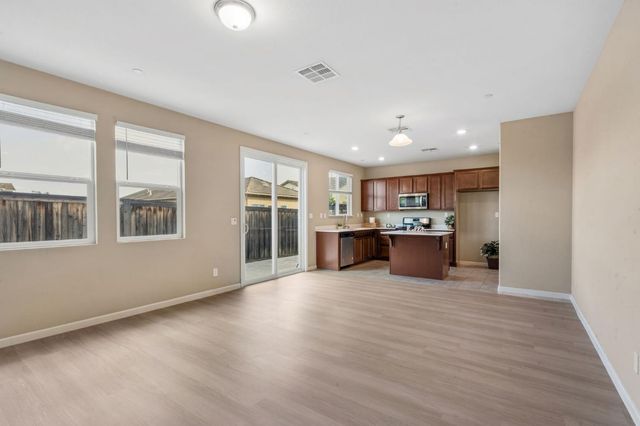 8877 Tethys Ln, Elk Grove, CA 95758