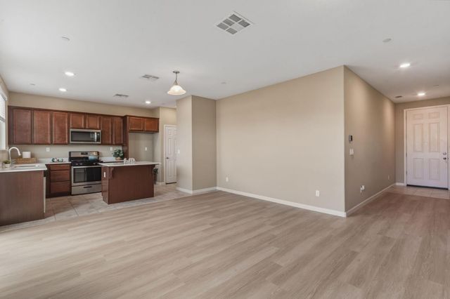 8877 Tethys Ln, Elk Grove, CA 95758