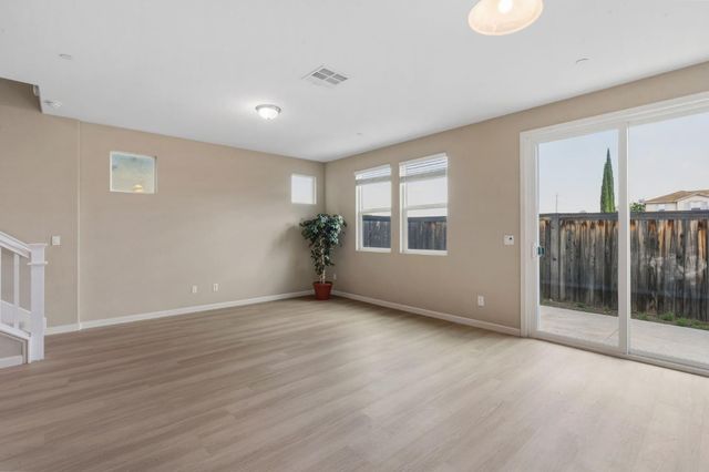 8877 Tethys Ln, Elk Grove, CA 95758