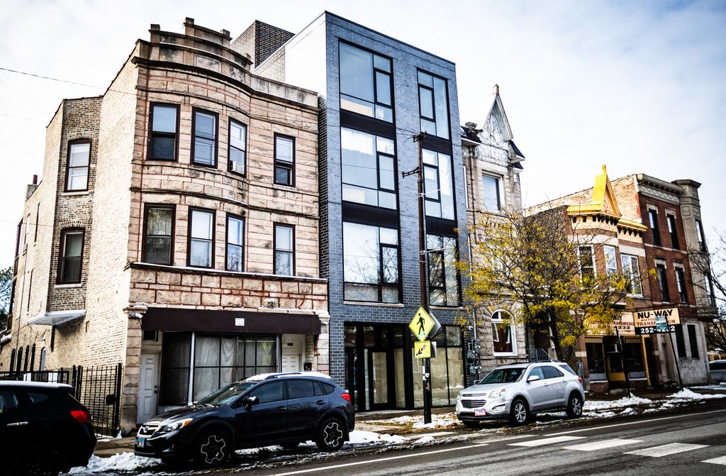 1028 N California Avenue 2, Chicago, IL 60622