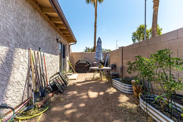 2101 W PONTIAC Drive, Phoenix, AZ 85027