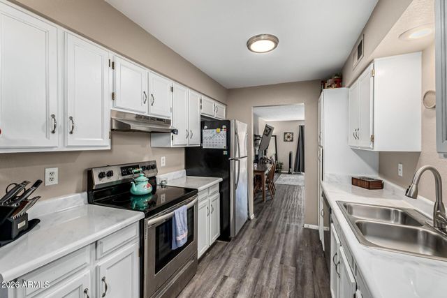 2101 W PONTIAC Drive, Phoenix, AZ 85027