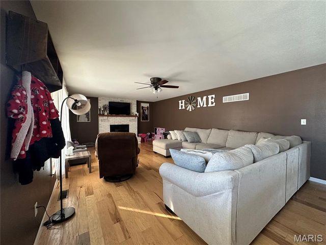 402 S Reserve Street, Rosebud, MO 63091