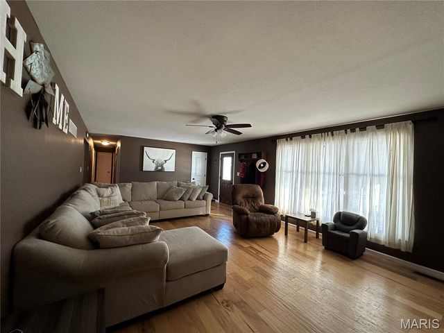 402 S Reserve Street, Rosebud, MO 63091