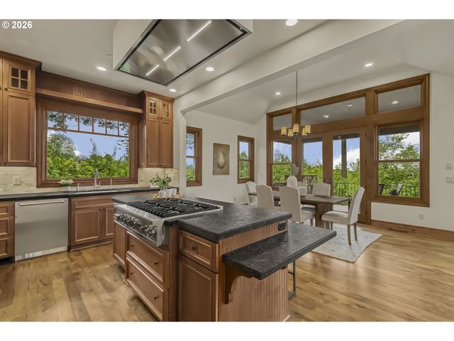 958 S VACUNA St, Portland, OR 97219