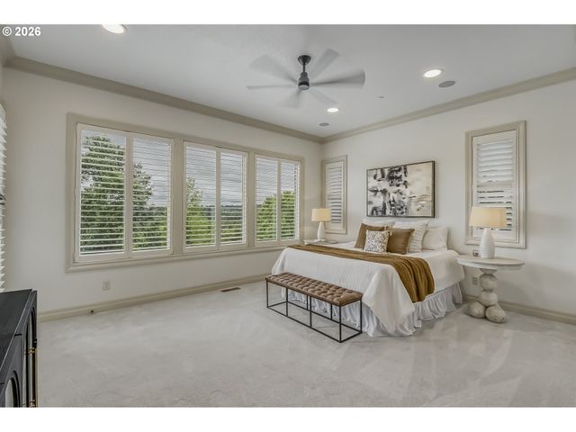 958 S VACUNA St, Portland, OR 97219