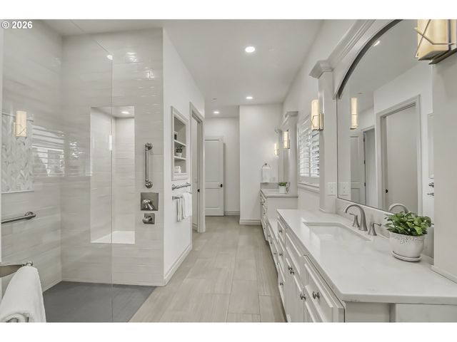 958 S VACUNA St, Portland, OR 97219
