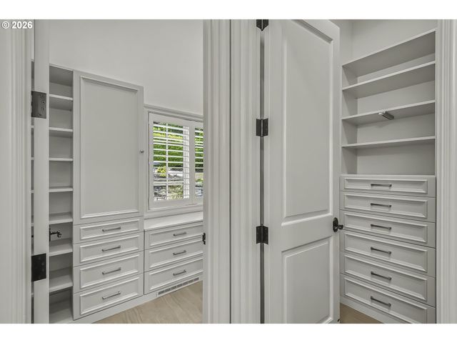 958 S VACUNA St, Portland, OR 97219
