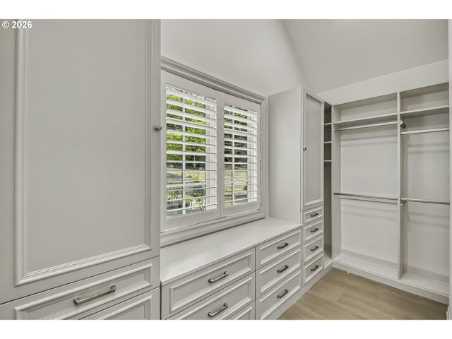 958 S VACUNA St, Portland, OR 97219