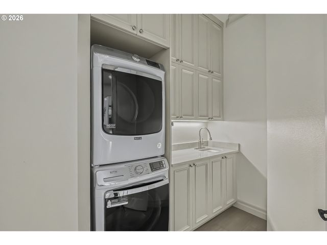 958 S VACUNA St, Portland, OR 97219